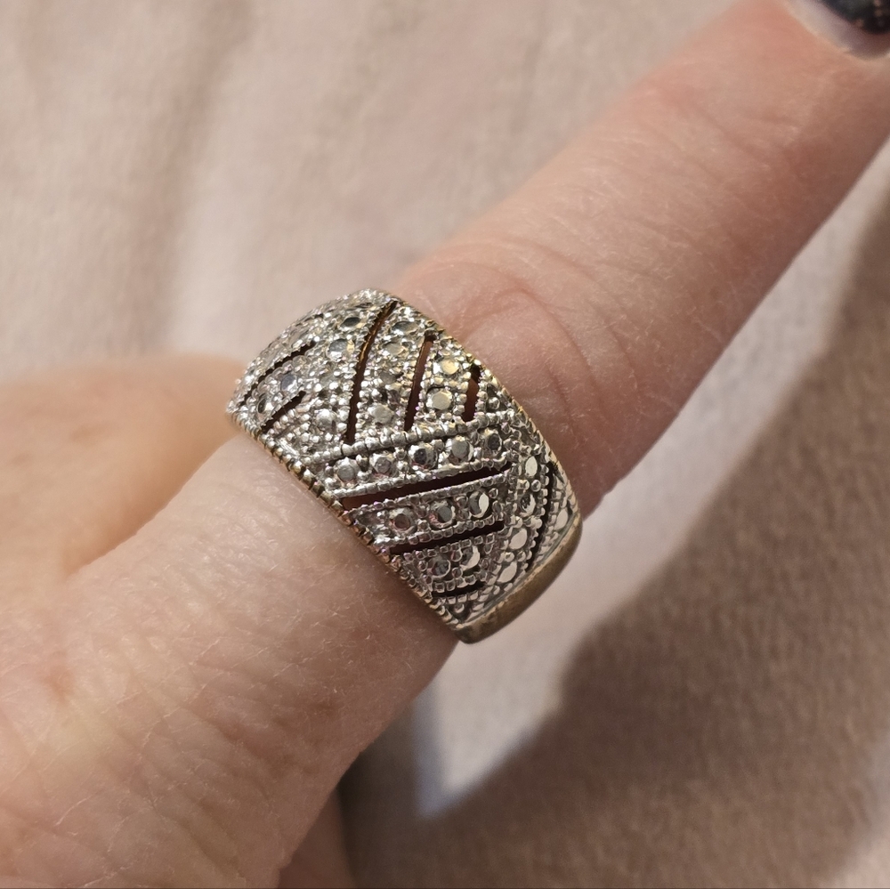 Elegant Silver and Gold Women's Ring